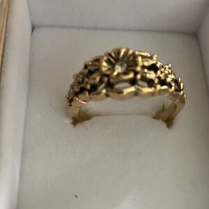 Elegant Gold Floral Ring